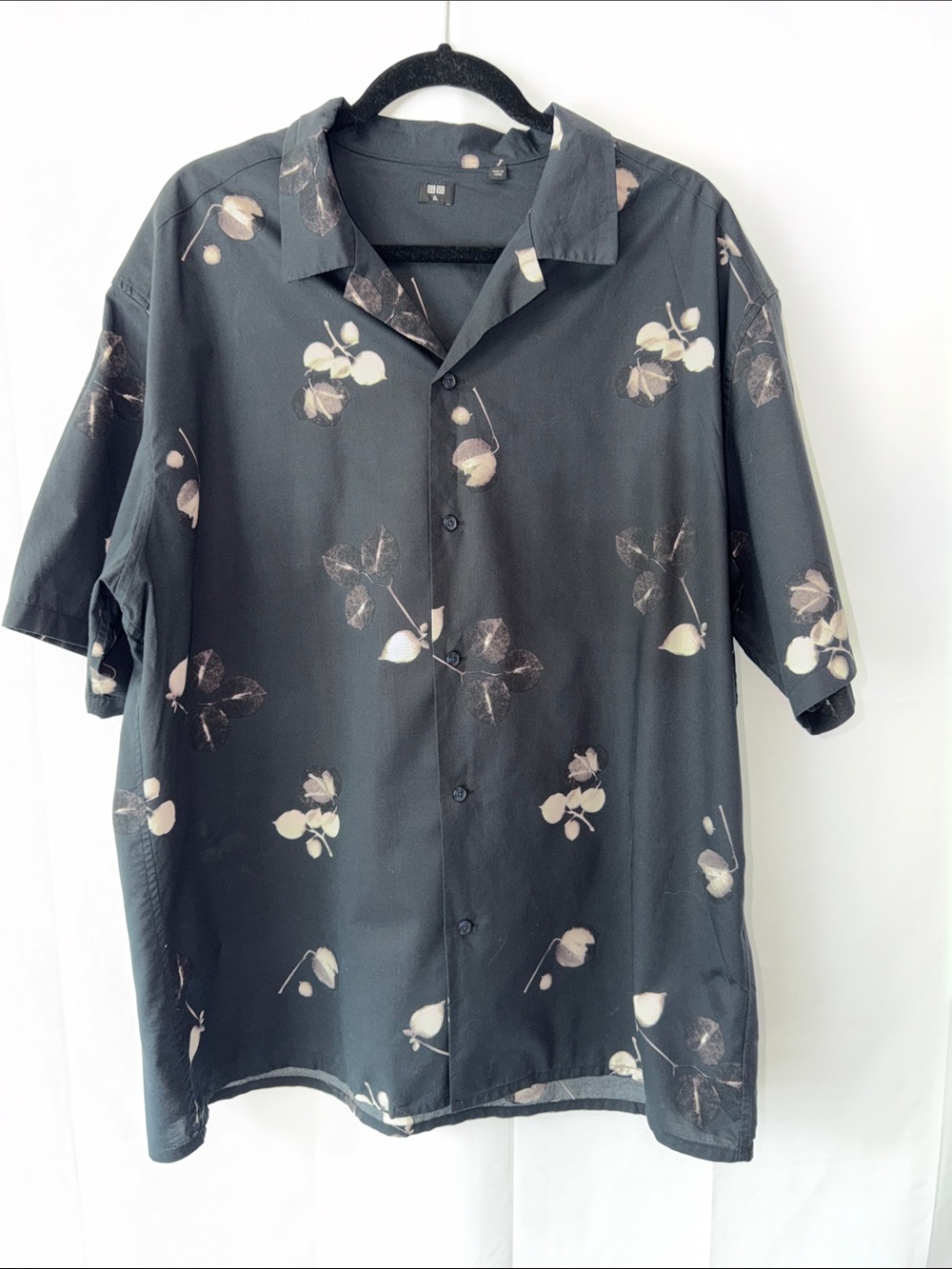 Uniqlo Black Floral Short-Sleeve Button-Up Shirt